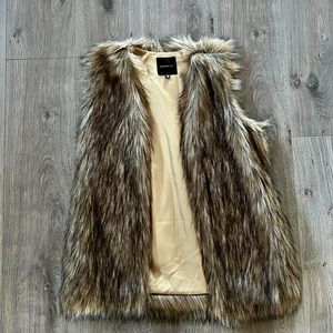 Women’s XS/S dynamite faux fur vest